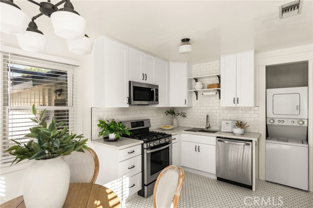 373 Gladys Avenue photo 12