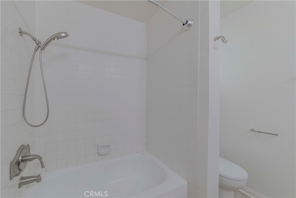https://media.crmls.org/medias/527dd8fd-590a-46ba-85b7-cb1bf0ed5388.jpg?preset=X-Large