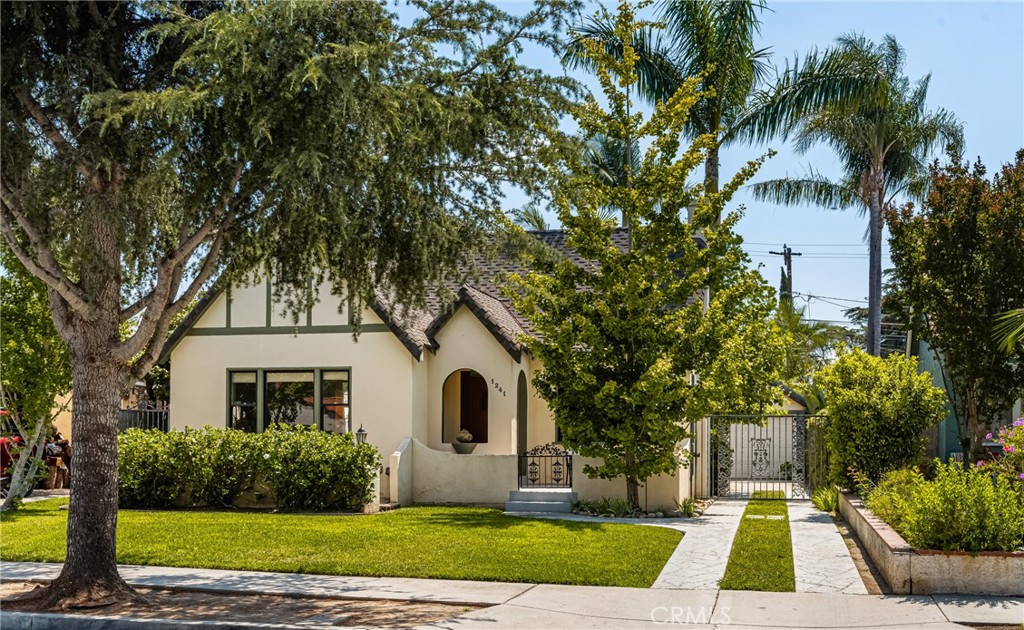 https://media.crmls.org/medias/527e0f38-4e19-4a99-a0ca-1113986d5c66.jpg?preset=X-Large