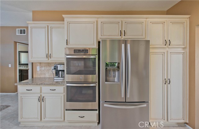 Detail Gallery Image 11 of 36 For 22447 Poplar St, Saugus,  CA 91390 - 4 Beds | 3 Baths