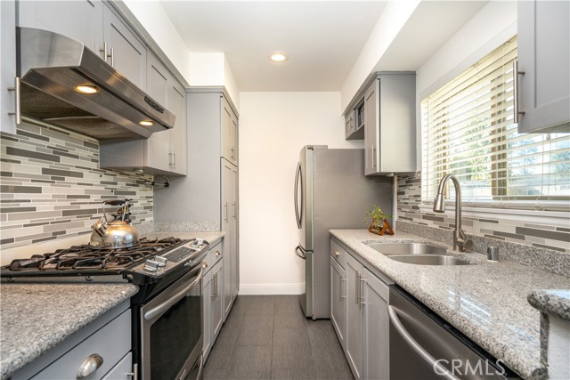 Detail Gallery Image 8 of 21 For 6041 Fountain Park St #9,  Woodland Hills,  CA 91367 - 2 Beds | 1 Baths