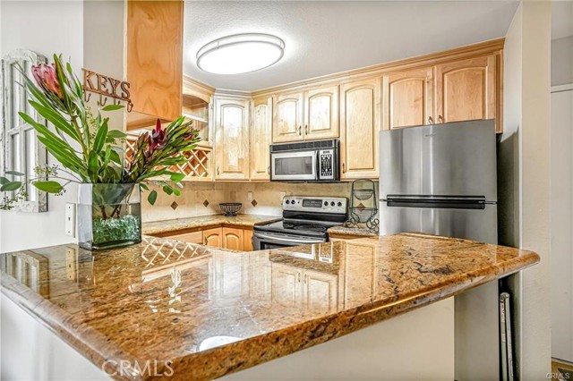 650 The Village, Redondo Beach CA: https://media.crmls.org/medias/527eec7f-dcd2-464d-9948-bf45eb5ab6e6.jpg