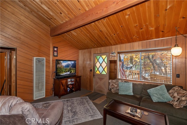 Detail Gallery Image 6 of 19 For 42559 Cedar, Big Bear Lake,  CA 92315 - 2 Beds | 1 Baths