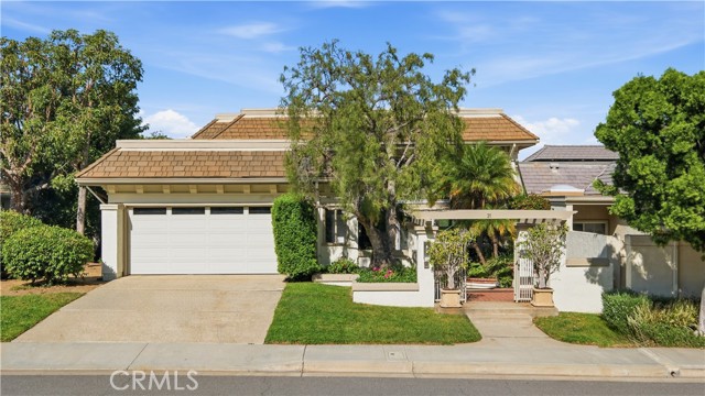 Detail Gallery Image 45 of 47 For 31 Saint Tropez, Newport Beach,  CA 92660 - 4 Beds | 3 Baths