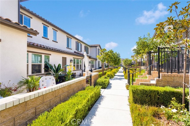 5604 Altamura Way, Fontana CA: https://media.crmls.org/medias/527fe106-7c02-42bf-a42e-0b9415f857a0.jpg