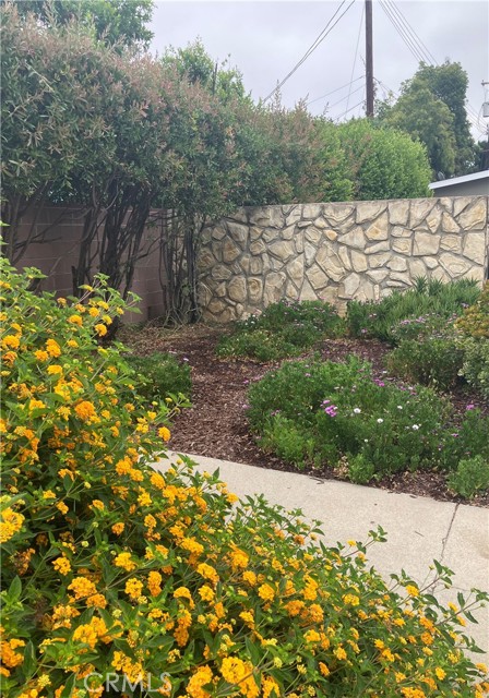 6914 Andasol Avenue, Lake Balboa CA: https://media.crmls.org/medias/5281ea56-bc50-4875-9fba-8125539d1d2b.jpg
