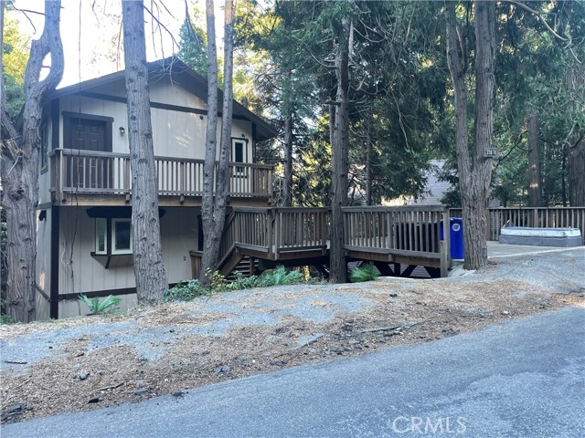 Detail Gallery Image 3 of 23 For 23878 Lakeview Dr, Crestline,  CA 92325 - 3 Beds | 2 Baths