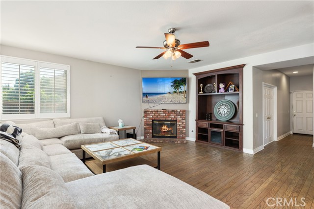 Detail Gallery Image 14 of 37 For 35594 Porcelain Ct, Winchester,  CA 92596 - 4 Beds | 3 Baths