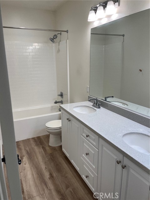 3996 S Somerston Way, Ontario CA: https://media.crmls.org/medias/5283b817-b7ac-4e58-b00e-a0da43bf40dc.jpg