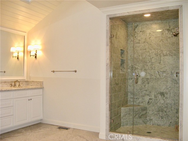 Detail Gallery Image 26 of 31 For 900 Kings, Newport Beach,  CA 92663 - 5 Beds | 3/1 Baths