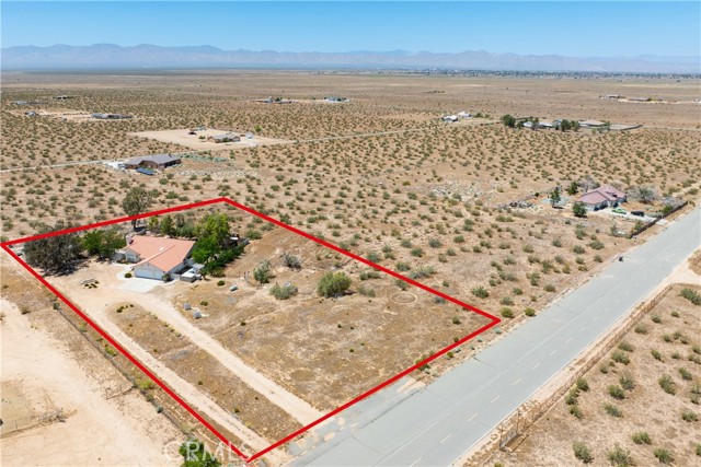 17157 Hacienda Boulevard, California City CA: https://media.crmls.org/medias/5283f473-e73c-4904-947b-e42c88ee3494.jpg