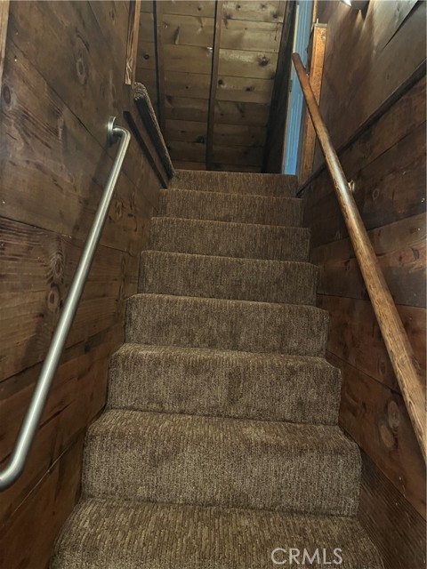 5865 Elm Street, Wrightwood CA: https://media.crmls.org/medias/528437f2-201e-4095-bbe5-b8d228a4636f.jpg