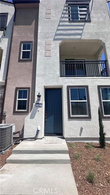 102 Hudson, Pomona CA: https://media.crmls.org/medias/528462ae-5c3c-42fd-b411-953c3d73cd57.jpg