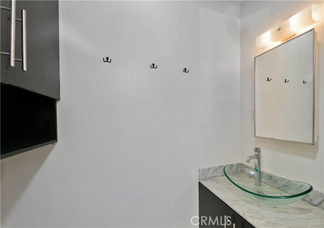 Detail Gallery Image 16 of 37 For 12413 Westminster Ave, Los Angeles,  CA 90066 - 6 Beds | 5 Baths