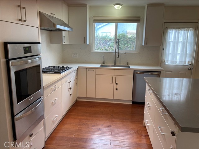 Detail Gallery Image 5 of 22 For 23464 Sylvan St, Woodland Hills,  CA 91367 - 3 Beds | 2/1 Baths