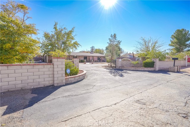 14415 Erie, Apple Valley CA: https://media.crmls.org/medias/5284b871-bf7b-48ca-84eb-f20a8d1ca98e.jpg