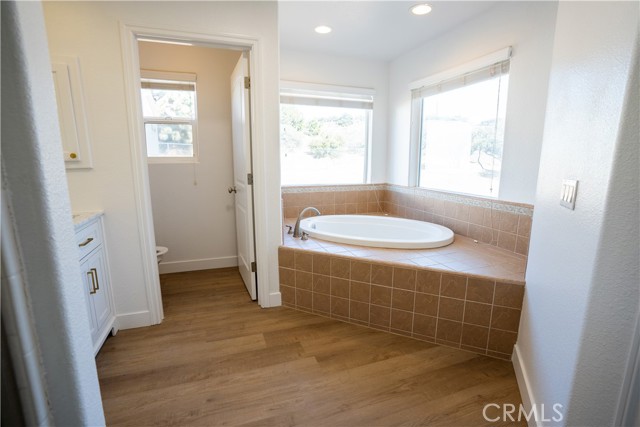 7122 Aster Road, Oak Hills CA: https://media.crmls.org/medias/52851443-c1fe-4812-8ad3-43b2928690c2.jpg