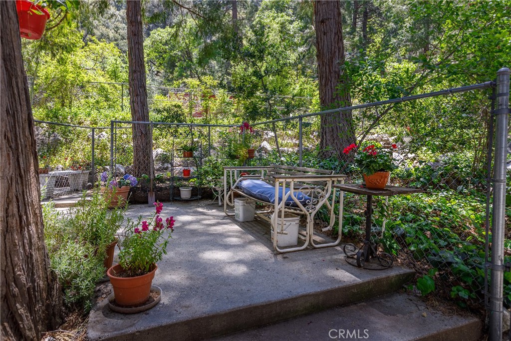 https://media.crmls.org/medias/52861cff-e4ea-42e1-bb68-e9510dbde356.jpg?preset=X-Large