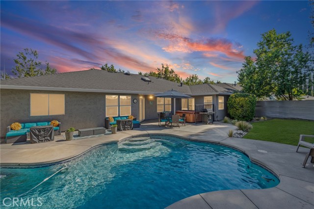 204 Crater Lake Drive, Chico CA: https://media.crmls.org/medias/52865097-0291-453b-a355-f19a605934f8.jpg