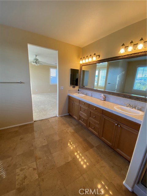 29161 Garnet Canyon Drive, Saugus CA: https://media.crmls.org/medias/52866a22-ca50-4508-ac27-910b53633026.jpg