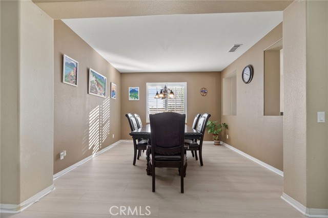 Detail Gallery Image 4 of 40 For 39396 Shree, Temecula,  CA 92591 - 4 Beds | 3/1 Baths