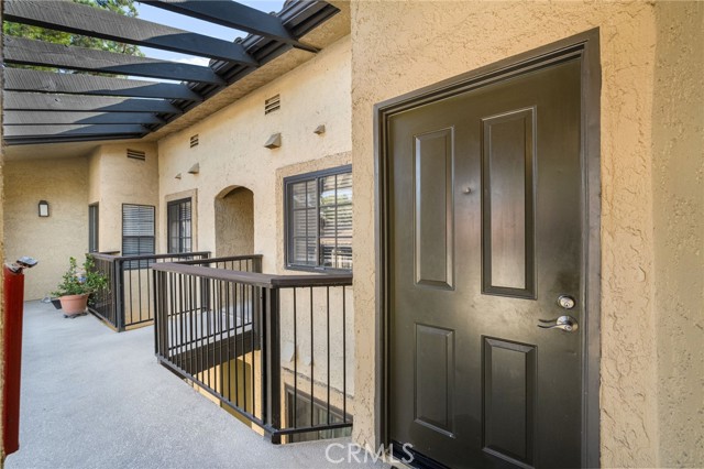 25521 Indian Hill Ln, Laguna Hills CA: https://media.crmls.org/medias/5286ee72-2591-4d50-a028-eb19dd72ec65.jpg