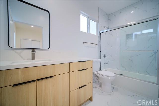 Detail Gallery Image 8 of 19 For 257 S Avenue 54 #1/4,  Los Angeles,  CA 90042 - 4 Beds | 4/1 Baths