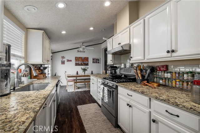 Detail Gallery Image 13 of 21 For 21825 Pitt Way, Wildomar,  CA 92595 - 5 Beds | 2 Baths