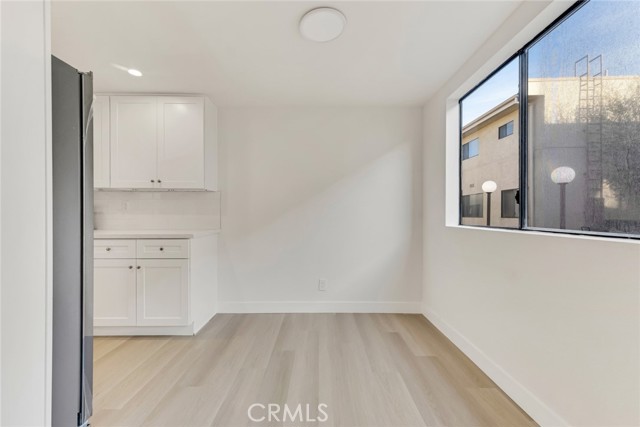 Detail Gallery Image 17 of 41 For 18423 Collins St a,  Tarzana,  CA 91356 - 2 Beds | 1/1 Baths