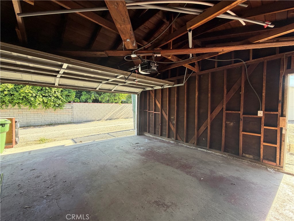 https://media.crmls.org/medias/5287c650-c7eb-4710-84b9-d5660855d817.jpg?preset=X-Large