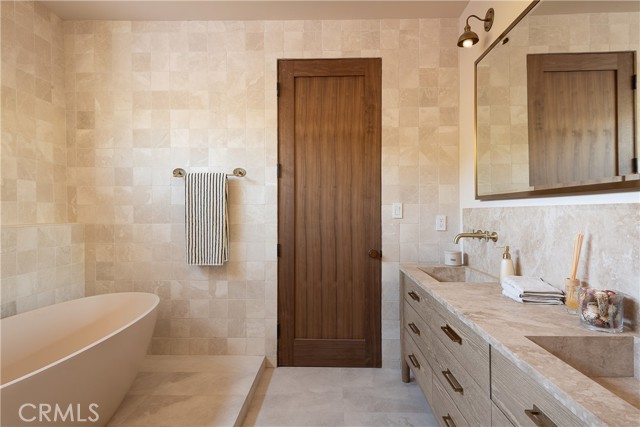 Detail Gallery Image 27 of 64 For 15719 Hartsook, Encino,  CA 91436 - 4 Beds | 4/1 Baths