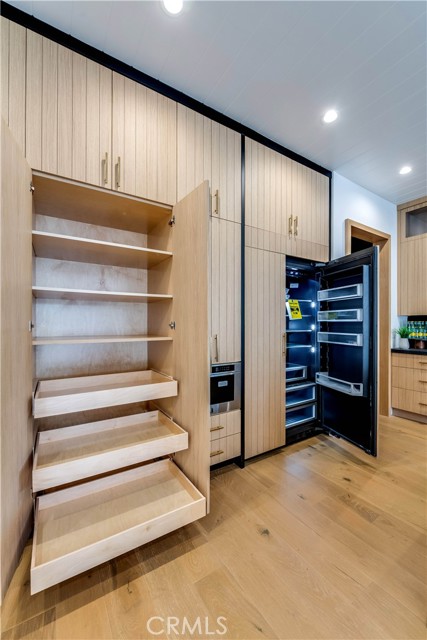 Detail Gallery Image 18 of 55 For 5323 Allott Ave, Sherman Oaks,  CA 91401 - 4 Beds | 4/1 Baths