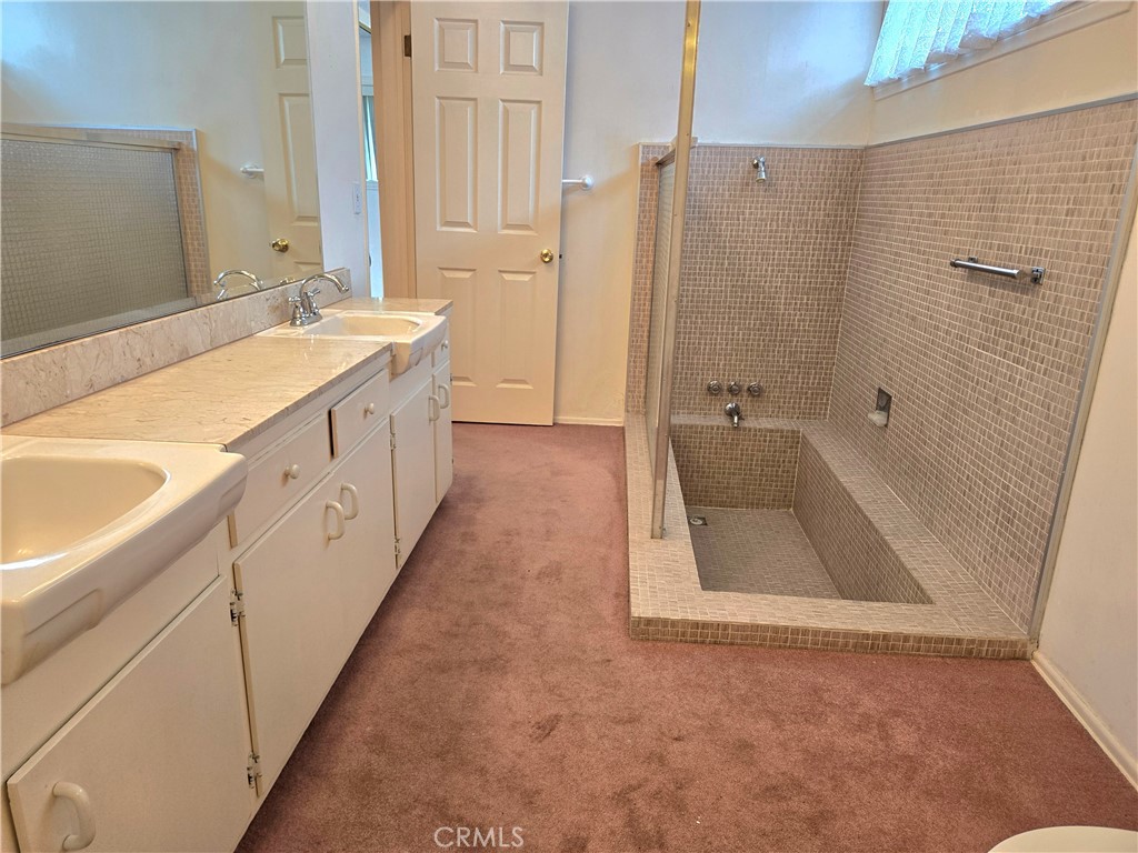 https://media.crmls.org/medias/528a5ece-3b88-4b6c-b0f1-2eb33d2cb036.jpg?preset=X-Large