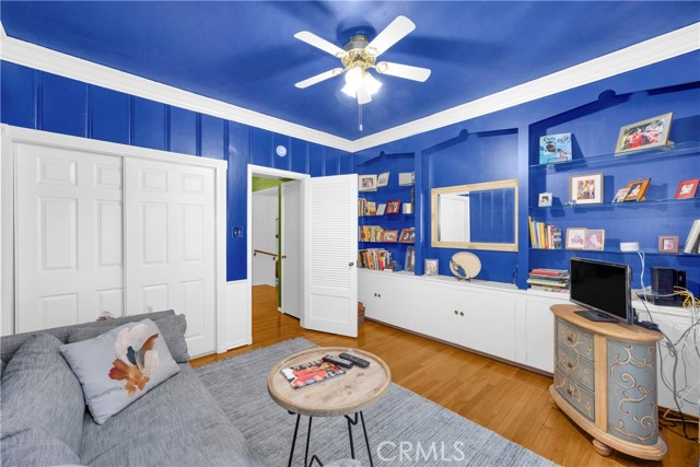 929 E Marshall Place, Long Beach CA: https://media.crmls.org/medias/528b6208-88e8-45a4-b17a-4ddb0f8e1459.jpg