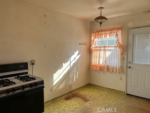 Kitchen with direct access to the backyard.