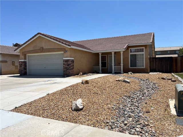 13633 Bentwood Street, Hesperia CA: https://media.crmls.org/medias/528d29b7-bd7c-48d3-88a1-edf290c51ab4.jpg