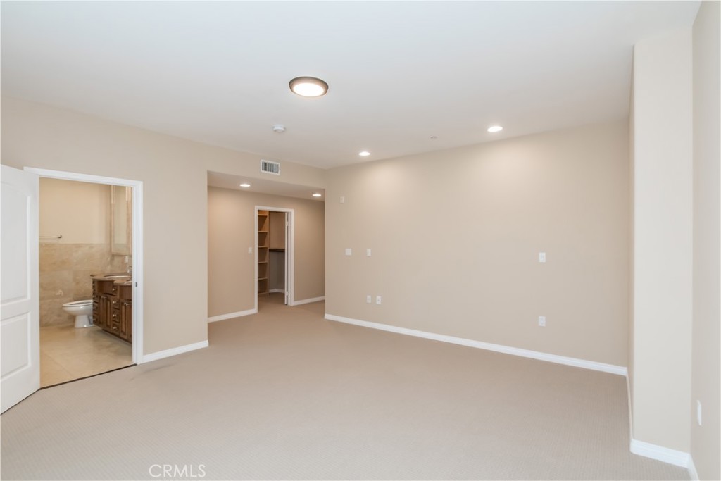 https://media.crmls.org/medias/528db465-3663-4807-918b-3a1298372a40.jpg?preset=X-Large