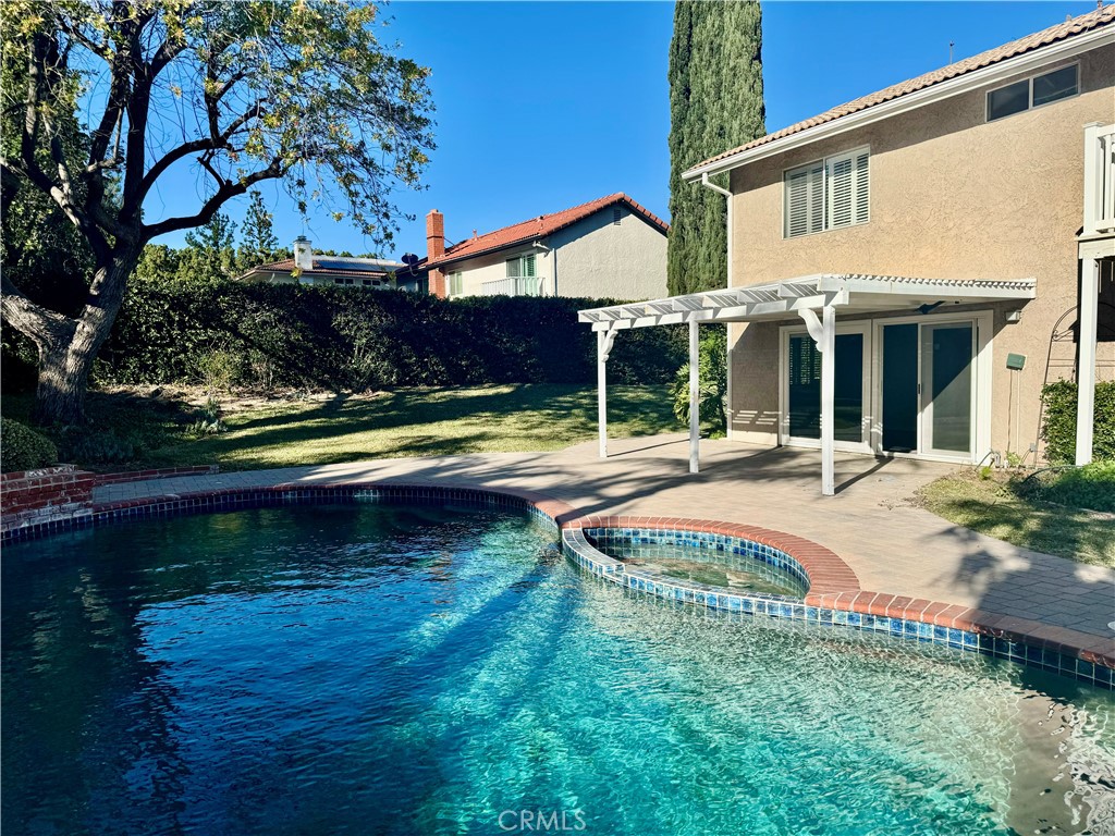 https://media.crmls.org/medias/528ed7fb-9a8d-4f93-b773-a2def8e9c28f.jpg?preset=X-Large