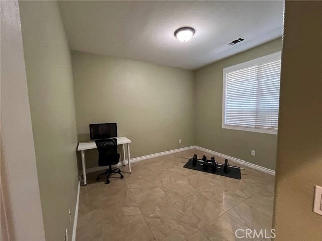 10072 Berkshire Drive, Jurupa Valley CA: https://media.crmls.org/medias/52901053-d838-4e9e-8f2f-a19302b50258.jpg