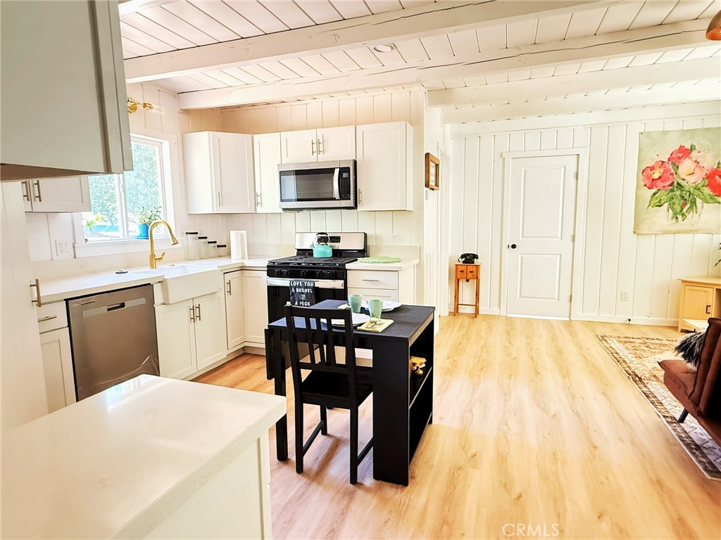 https://media.crmls.org/medias/5290d664-8a97-4629-98d4-5a829367f80f.jpg?preset=X-Large