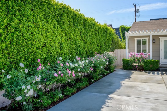 Detail Gallery Image 4 of 31 For 16814 Hartland, Lake Balboa,  CA 91406 - 3 Beds | 2 Baths