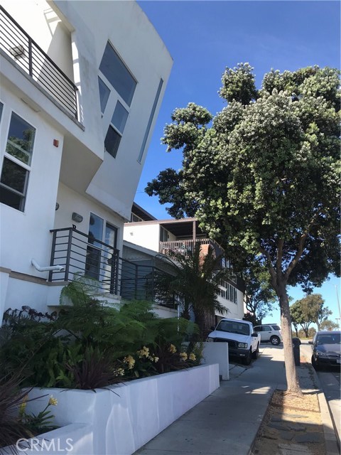 502 Rosecrans Avenue, Manhattan Beach, California 90266, 2 Bedrooms Bedrooms, ,2 BathroomsBathrooms,Residential,Sold,Rosecrans,SB22066410