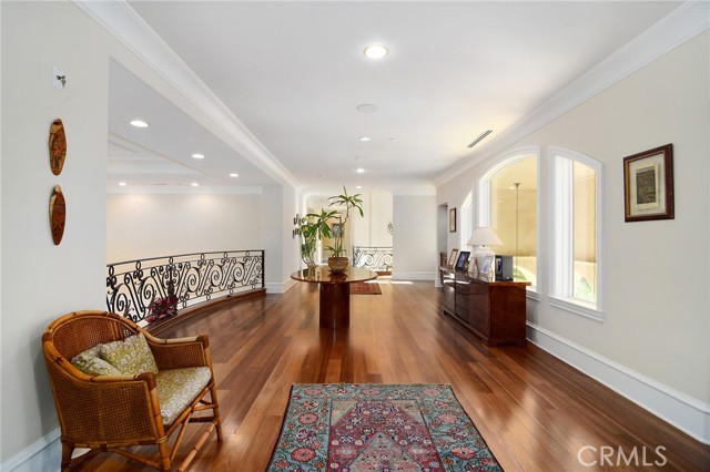 Detail Gallery Image 42 of 73 For 18933 La Montana Pl, Tarzana,  CA 91356 - 7 Beds | 6/1 Baths