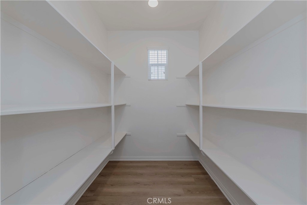 https://media.crmls.org/medias/52930c72-fcdd-4b01-8e8f-31b93cc8c9f0.jpg?preset=X-Large