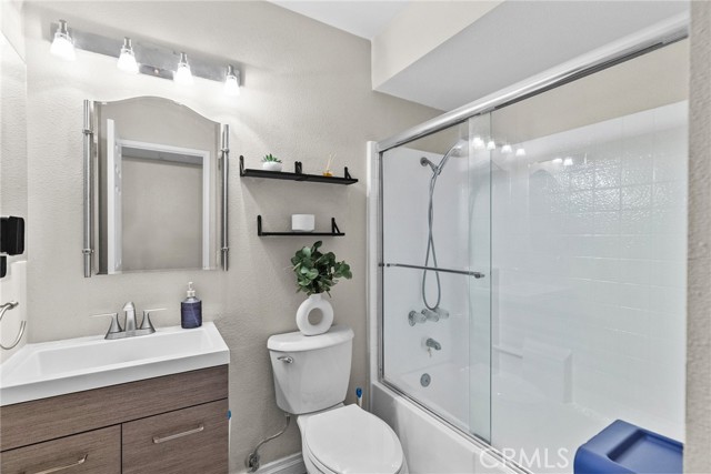 Detail Gallery Image 12 of 19 For 26762 Claudette St #417,  Canyon Country,  CA 91351 - 3 Beds | 2 Baths