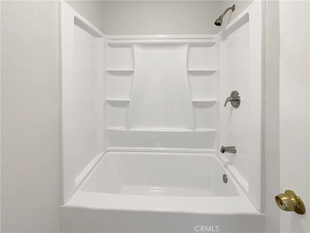 https://media.crmls.org/medias/5293da73-7a5a-4fb4-bbdb-dfffa181b63c.jpg?preset=X-Large