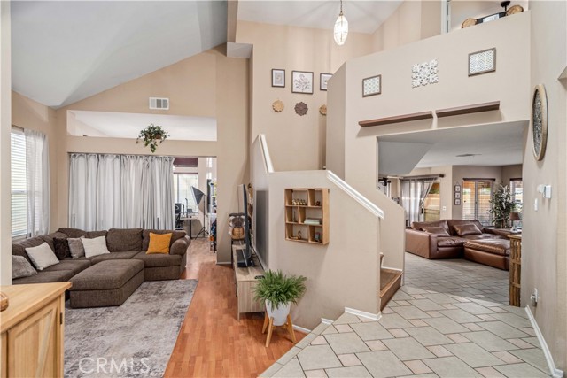 Detail Gallery Image 6 of 48 For 1806 E Mesa Dr, Lancaster,  CA 93535 - 4 Beds | 3 Baths