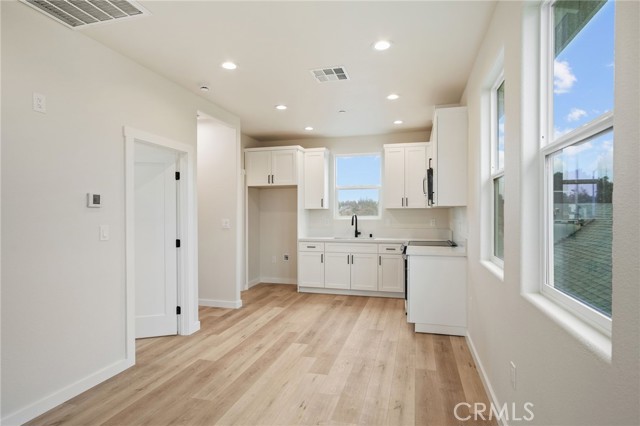 Detail Gallery Image 17 of 29 For 243 E 3rd St, Tracy,  CA 95376 - 4 Beds | 3 Baths