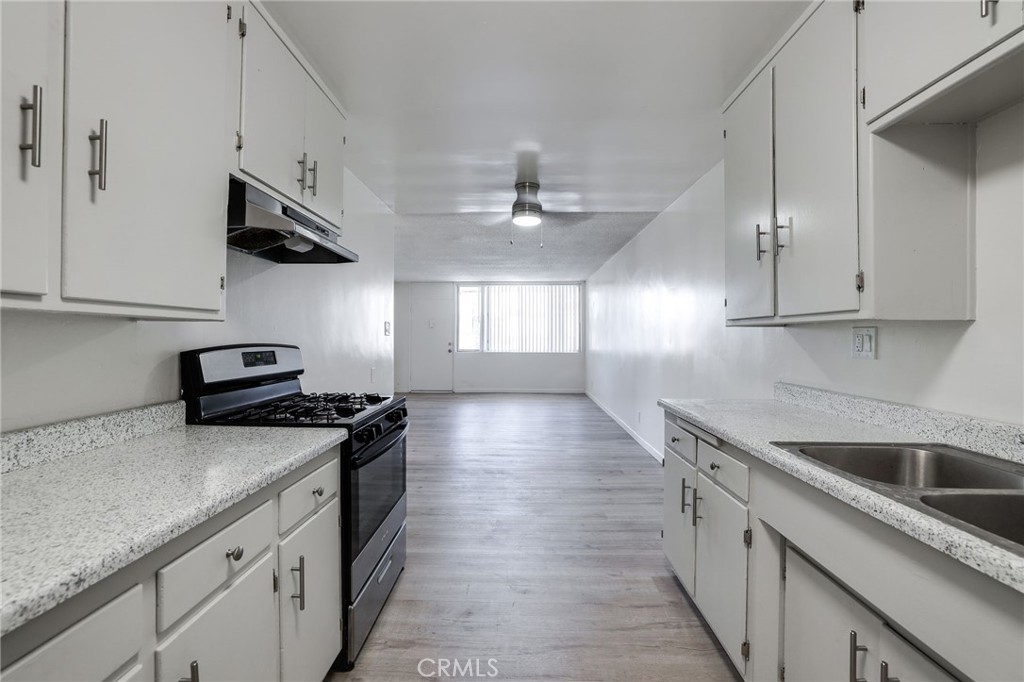 MLS #OC25280039 image #6