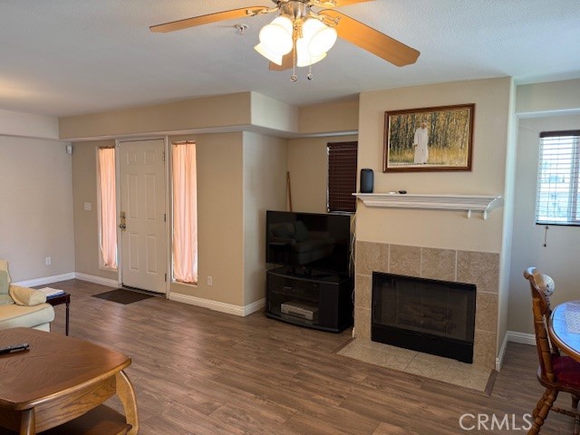 6953 Sierra Avenue, Fontana CA: https://media.crmls.org/medias/52955ced-56a2-48cb-8d83-062d6139341a.jpg
